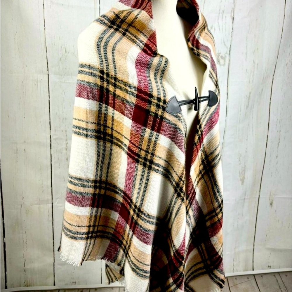 Max Studio plaid cape/ shawl with toggle closure. O/S